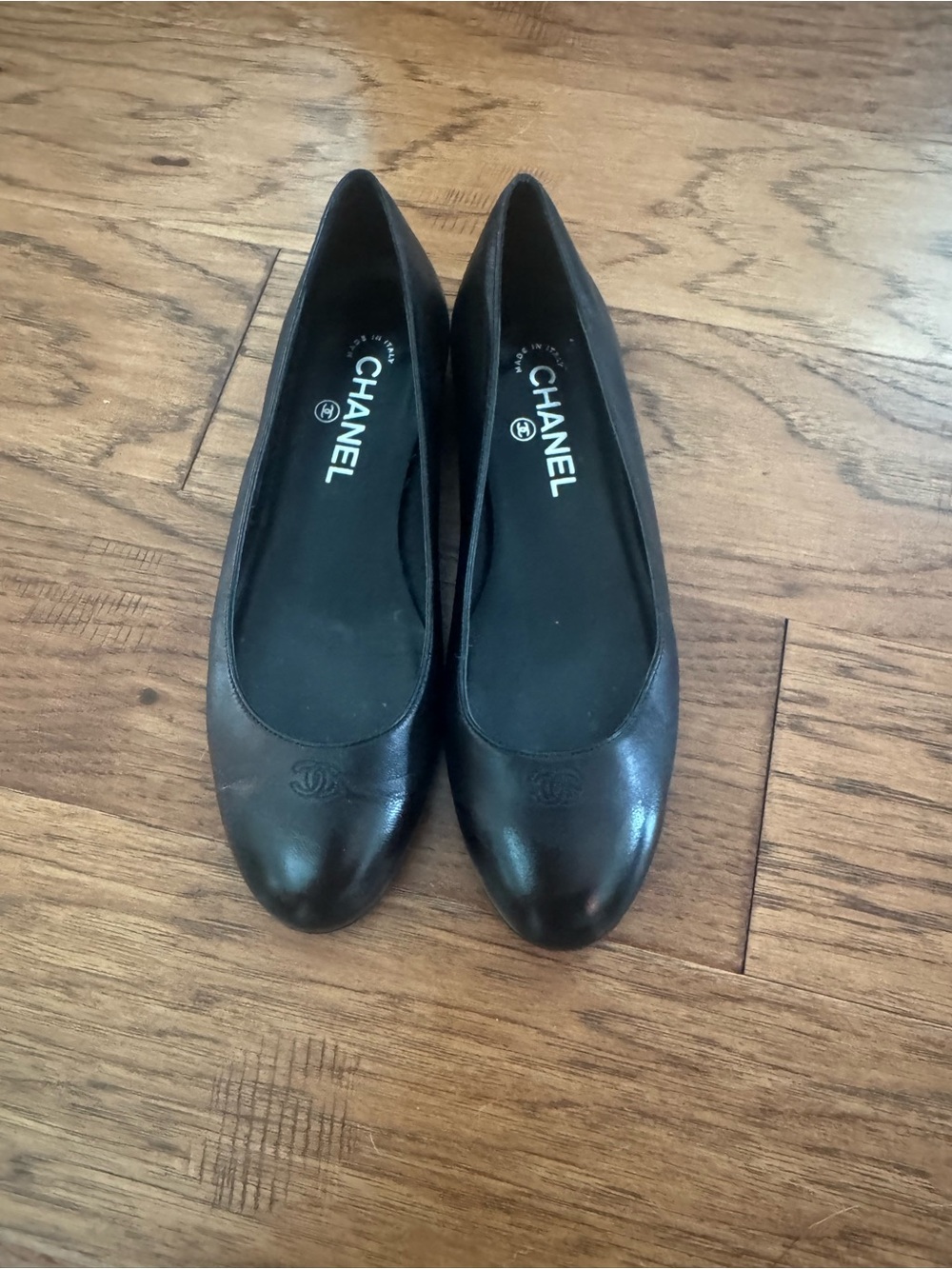 CHANEL Black Leather Round-Toe Ballet Flats
